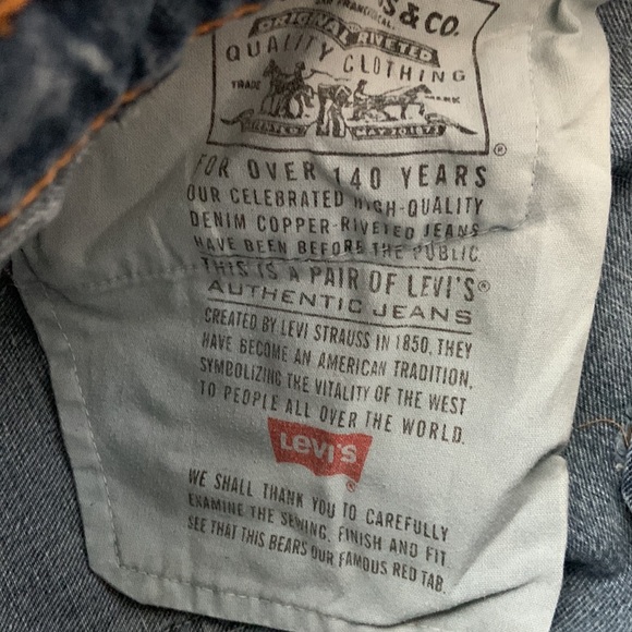 Vintage Levi’s Relaxed Fit Tapered Leg Classic Blue Denim Jeans - Picture 9 of 9